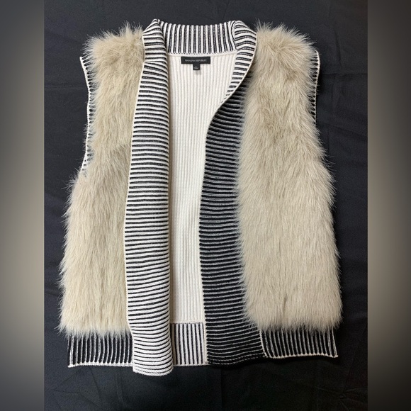 Banana Republic size M Vest New.Merino extrafine Wool/Faux fur/nylon/polyester - Picture 4 of 9